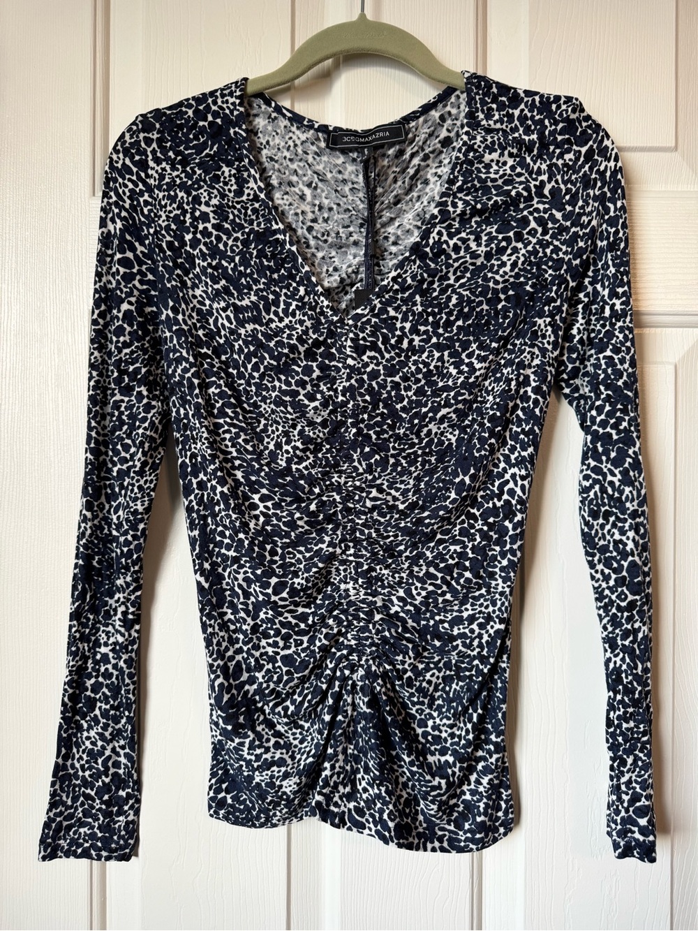 NWT BCBG Women’s Blue, Blackand White V-Neck Long Sleeve Top